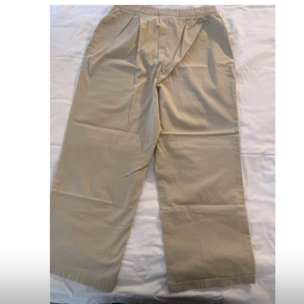 Dalia khaki capri size 8